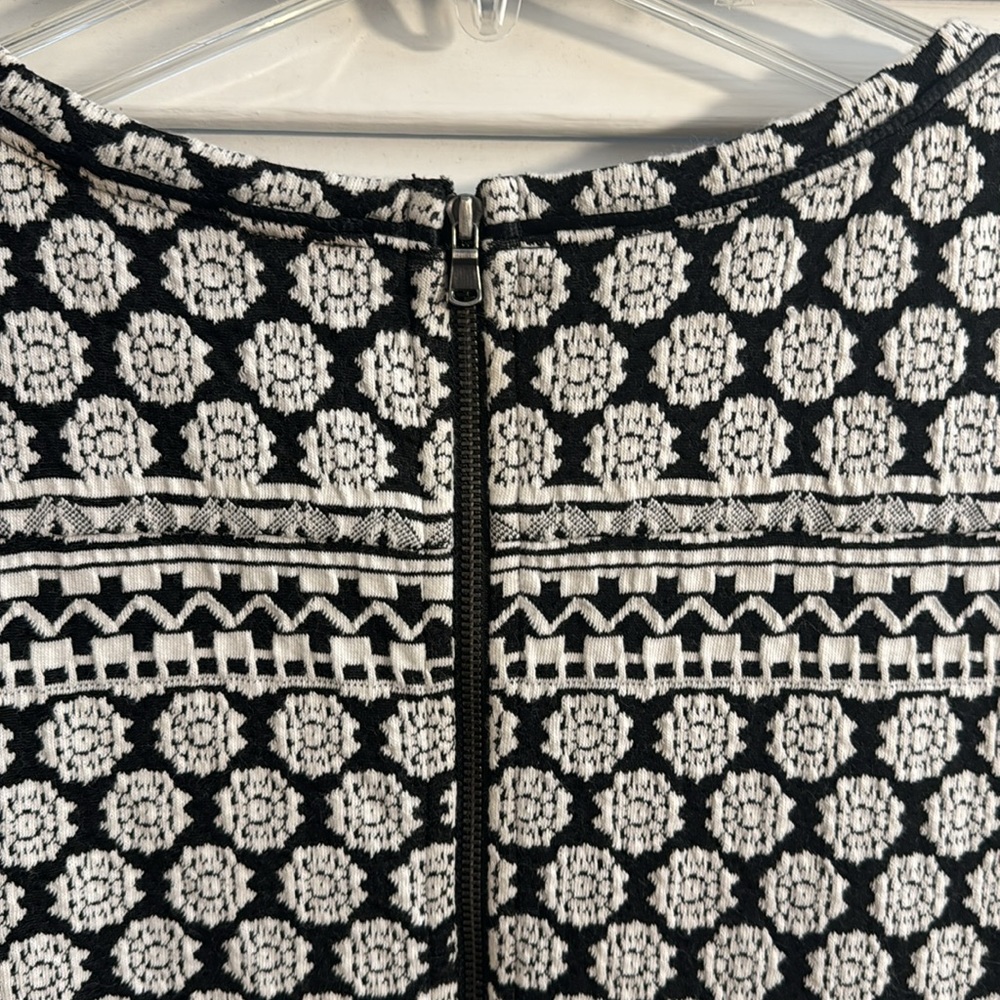 EUC Loft Cream & Black Batik Shift Dress - Medium - Picture 5 of 5